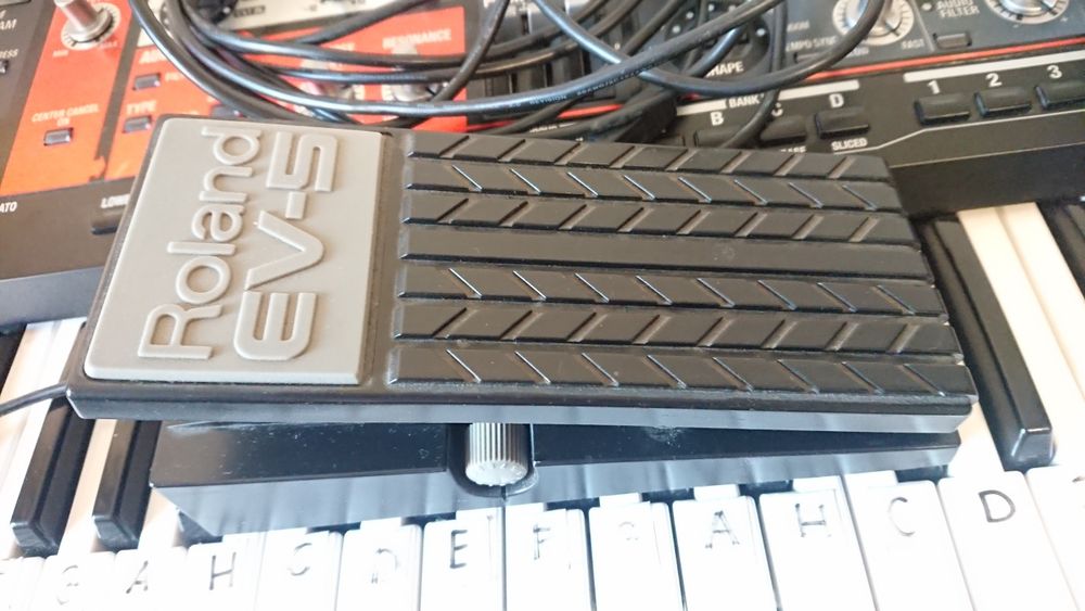 Roland SH-201 Kultowy Wirtualny Analog