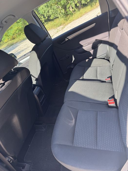 Mercedes-Benz  B200