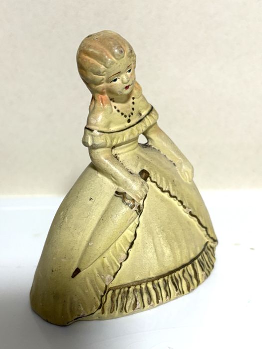 Amorosa antiga boneca em cerâmica de Coimbra?