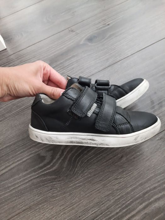 Кожаные кроссовки.