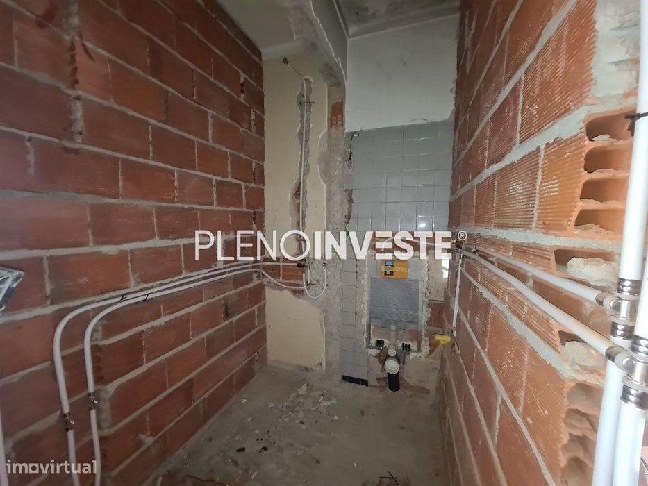 T2 Totalmente Remodelado com Varanda nas Paivas