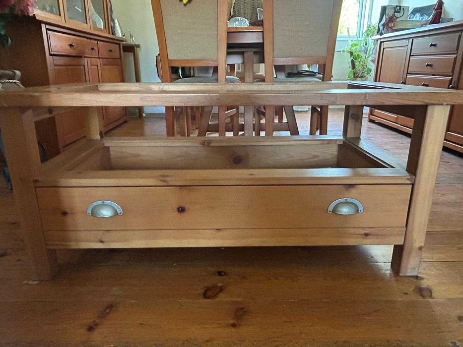 Mesa de centro em cerejeira com gaveta