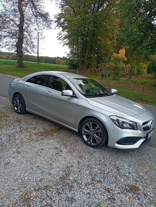 Mercedes-Benz CLA MERCEDES-BENZ CLA – Elegancki sedan z 2017 roku