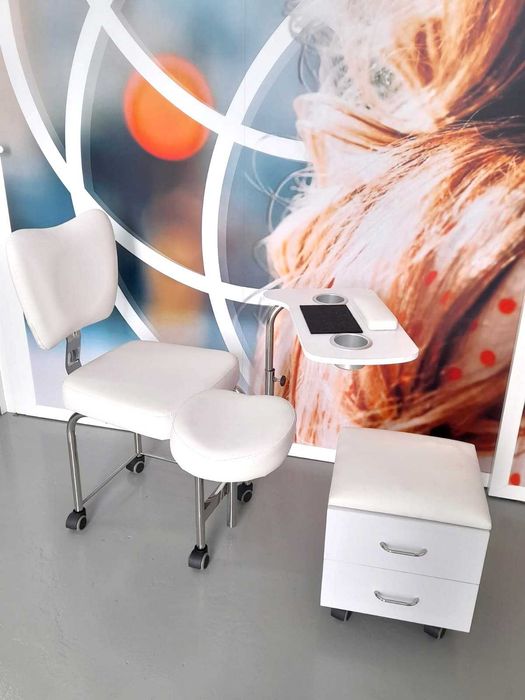 Cadeira, Bandeja, Apoio de Pé e Banco com Gaveta para Manicure