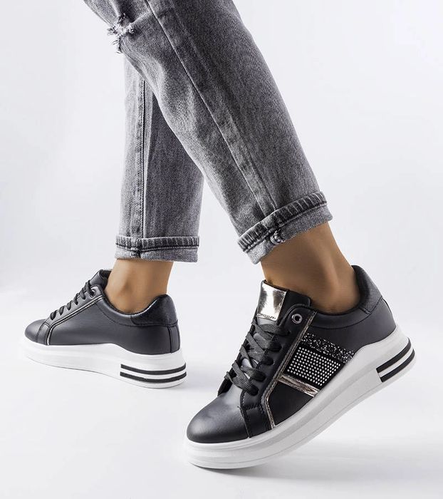 Czarne sneakersy zdobione cyrkoniami Xarles