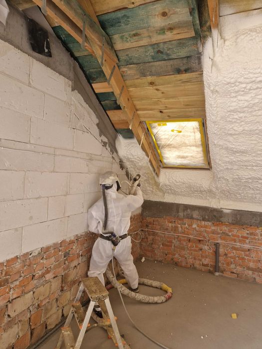 Izolacja pianą PUR i celulozą Mazowieckie – ocieplanie poddaszy | NPUR