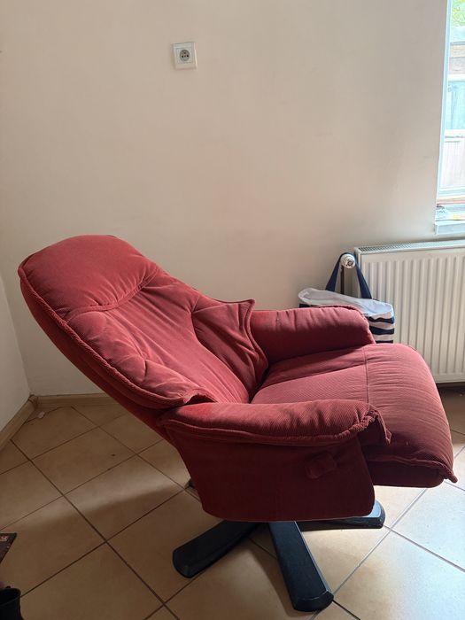 Czerowny rozkladany fotel