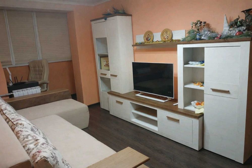 Здається 3-кімнатна квартира (2 кімнати)