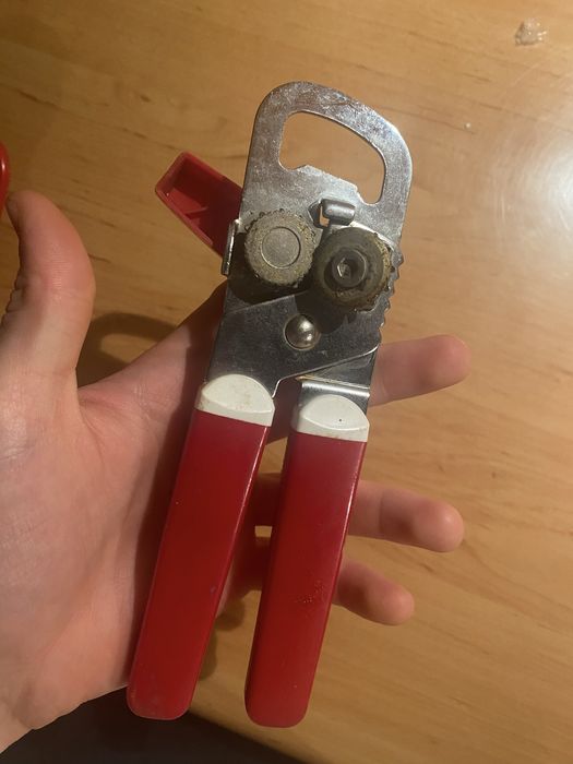 Otwieracz do puszek, piwa, konserw PRL