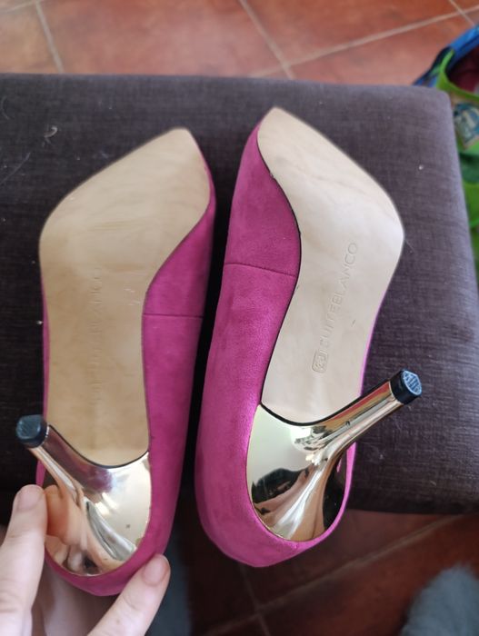 Sapatos stiletto rosa choque