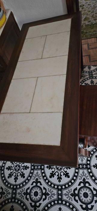 Mesa de Jantar com 2 Bancos