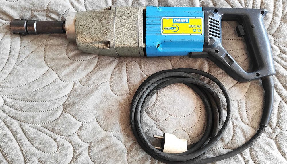 Elektryczna gwinciarka z uchwytem na gwintownik Narex EZ12-S 660W