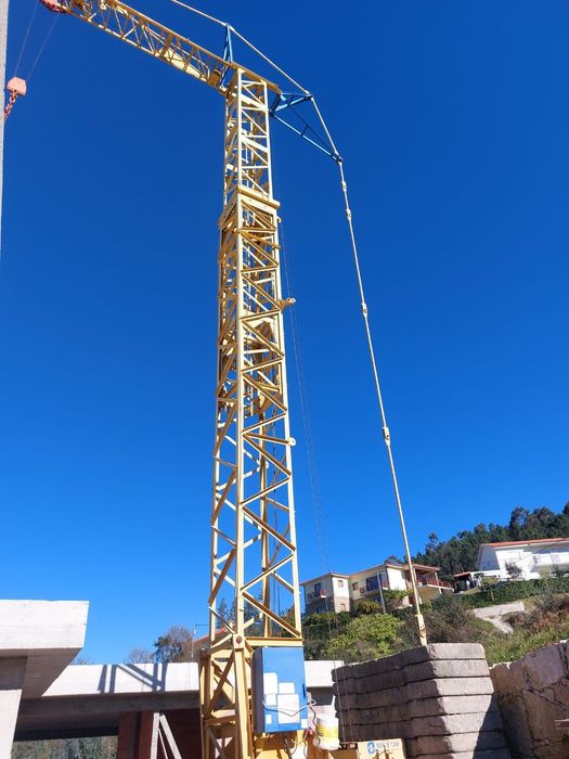 Grua construção civil