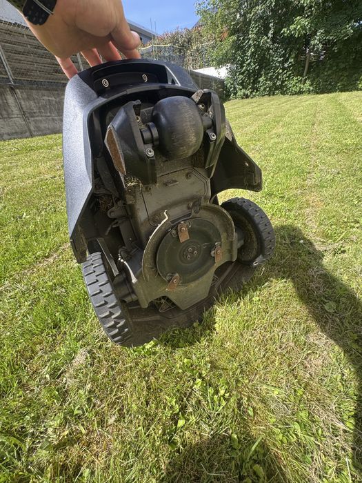 Kosiarka Husqvarna AUTOMOWER 305 kosiła 1344h