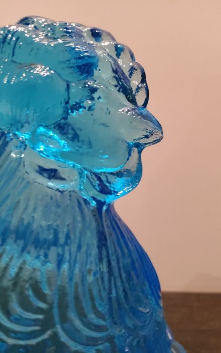 Duża kura szklana – Huta Szkła Ząbkowice – 21 cm – niebieska