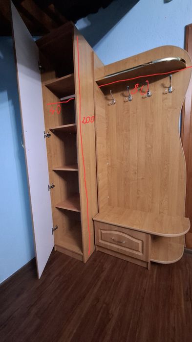 Передпокій з дзеркалом у повний зріст