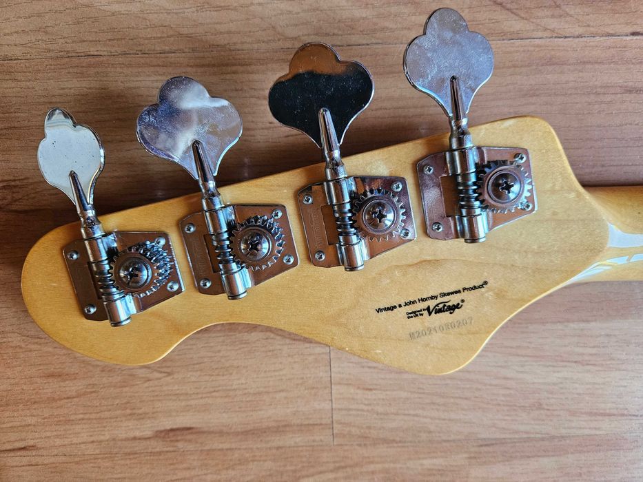 Vintage V4MFR gitara basowa