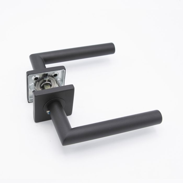 Чорні дверні ручки з нержавіючої сталі для спальні або ванної.