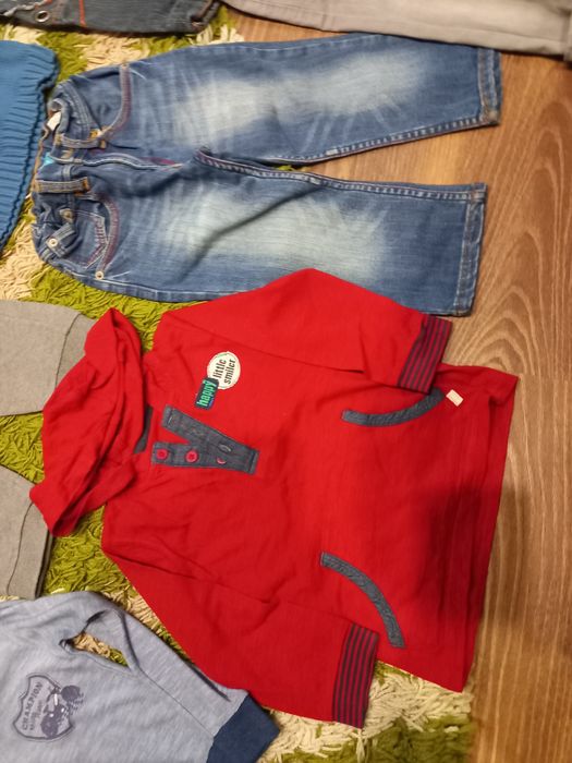 Теплі речі на 1.5-2 роки жилет, джинси, светр на хлопчи