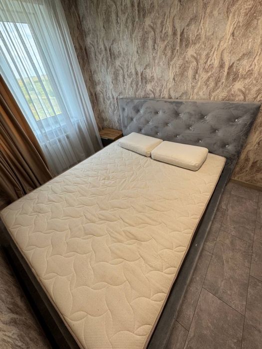 Продам кровать с матрасом