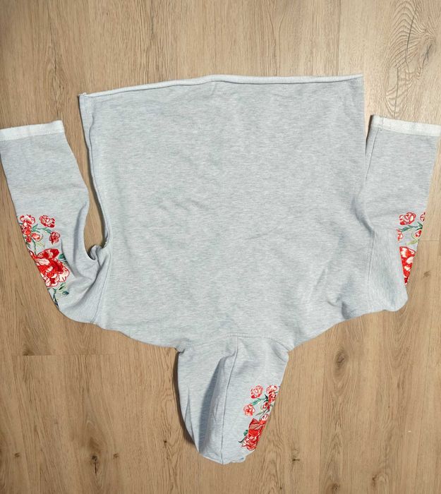 Bluza H&M z haftem kwiatowym – rozmiar S
