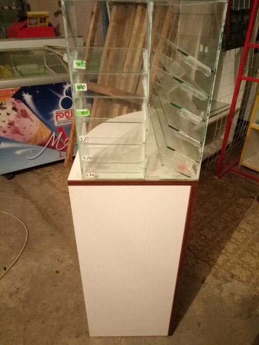 продам холодильний шкаф та прилавки