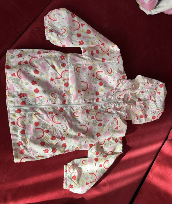 Cienka kurteczka wiatrówka z kapturem rozm.92