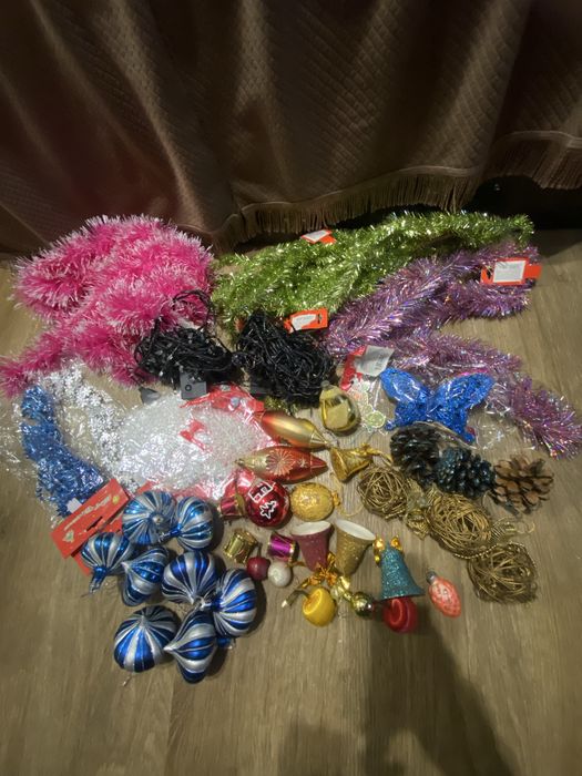 Елочные игрушки, гирлянды,ялинкові прикраси,снежинки