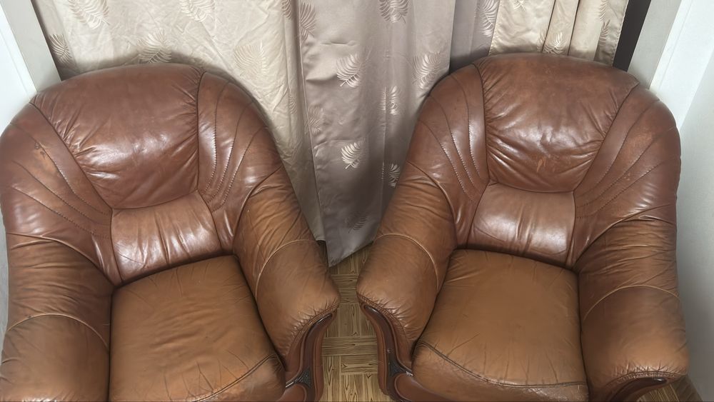 2 Poltronas em couro – confortáveis