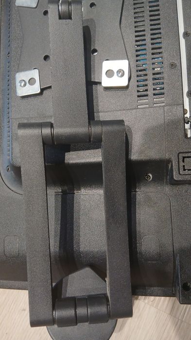 Smart tv com comando universal e suporte
