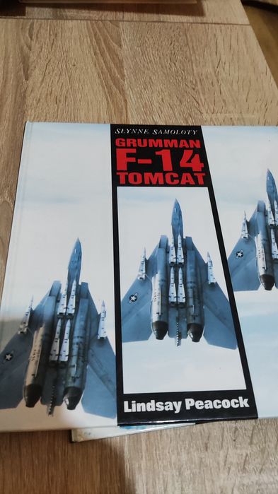 Zestaw książek o samolotach B2 spitfore apache