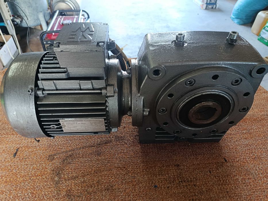 Motoreduktor SEW SA60 DT90S-4 1.1kW | Wał 40mm | Nowy olej VG220
