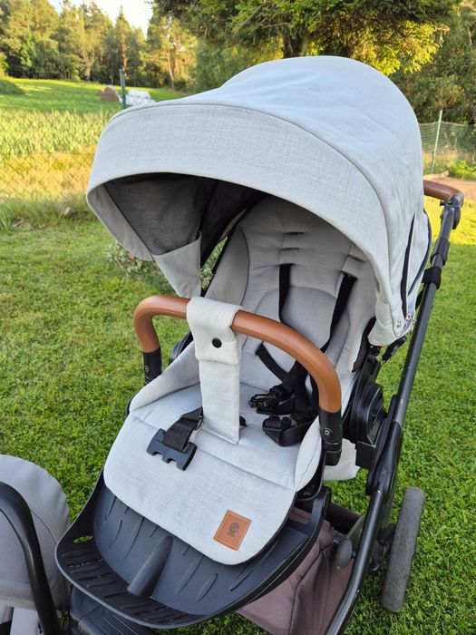 Wózek dziecięcy z fotelikiem samochodowym i bazą ISOFIX