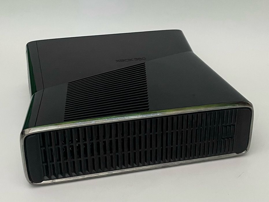 Konsola Microsoft Xbox 360 Slim 250GB z Kinect, 2 gry, pad - sprawna