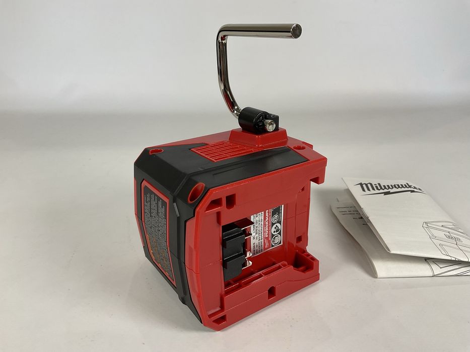 Портативный инверторный блок питания Milwaukee M18 2846-20 175W USB-C