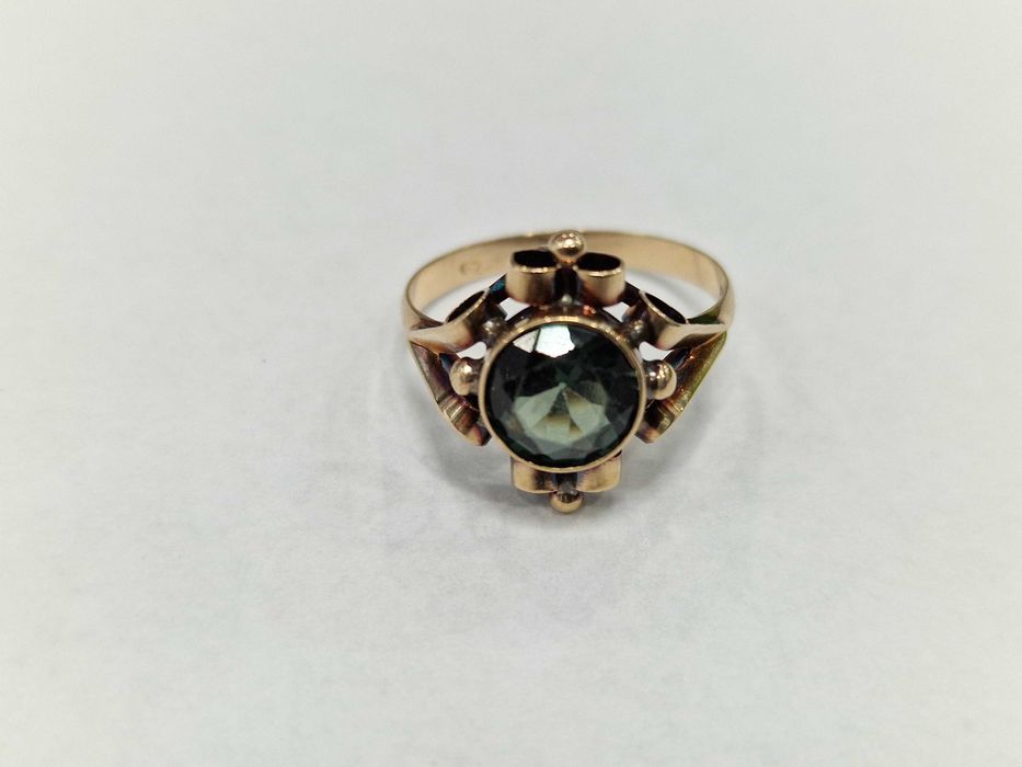 Złoty pierścionek/ 585/ 2.50 gram/ R16/ Spinel 1.79 CT/ XX wiek/ wycen