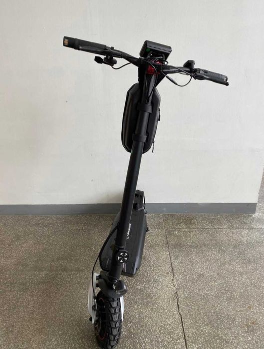 Продам новий самокат. Circooter R3