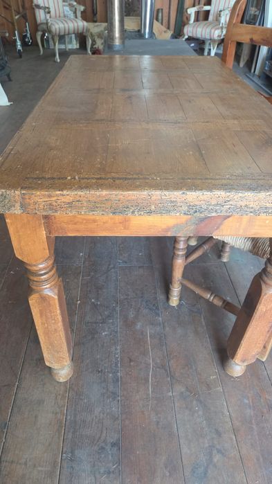 Mesa rustica  e cadeiras