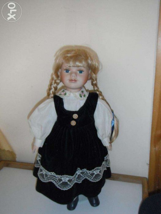 Porcelanowa lalka (42 cm)