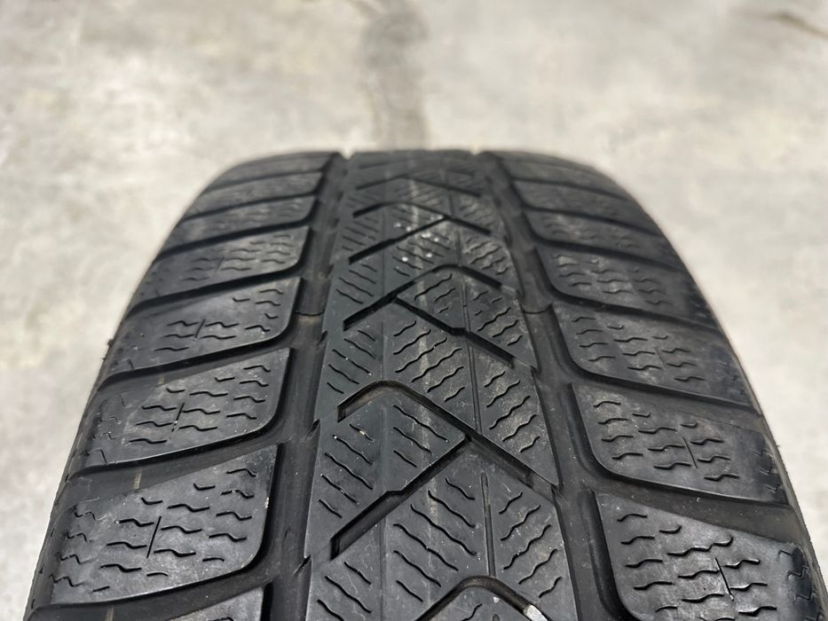 Opony Pirelli Sottozero 3 -  245/45/18 RSC