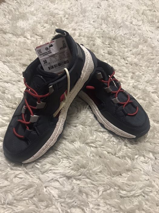 Кроссовки (босоножки) - ЗАРА.