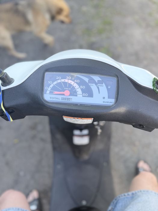 Мопед Suzuki lets 2 бабочка