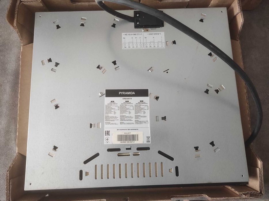 Єлектрична пічка PYRAMIDA CFEA 641 B на запчастини