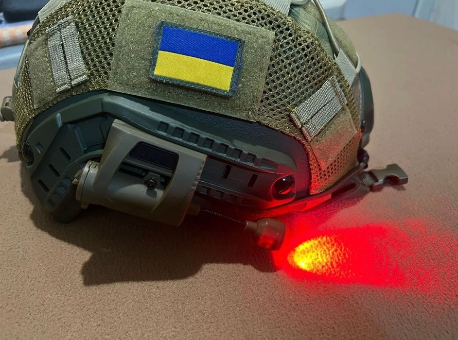 Тактичний ліхтар на шолом+ батарейка, фонарик на шлем,фонарь, ліхтар