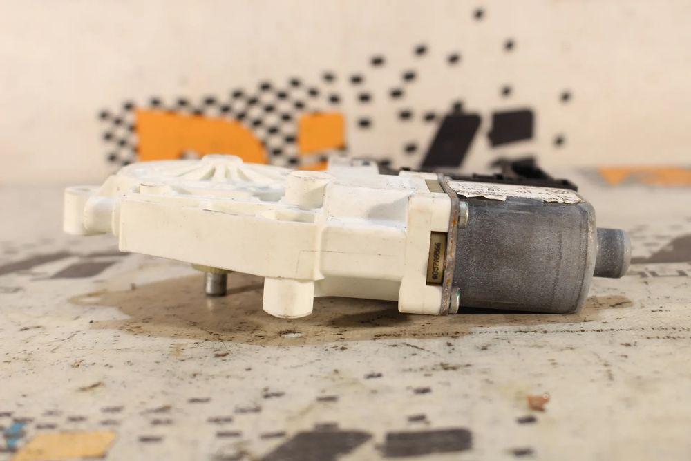 Motor vidro frente direito VOLKSWAGEN Golf VI (5K1)