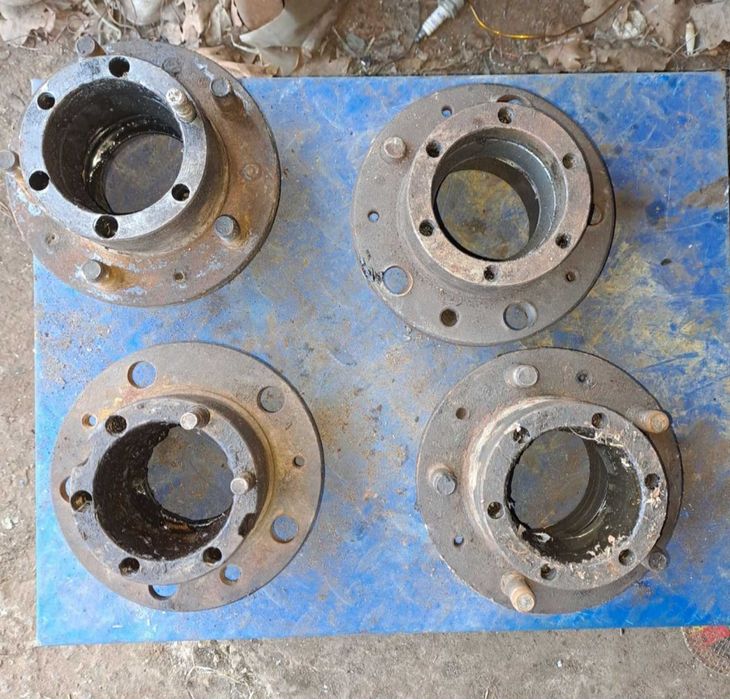 Ступици УАЗ в чудовому стані. Ціна 650 за 1 шт. В наявності 2 шт.