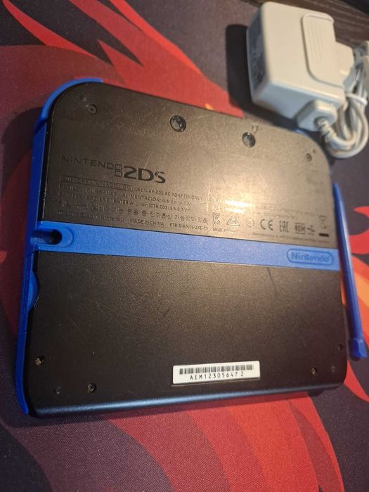 Nintendo 2DS Preta e Azul modificada 64 GB