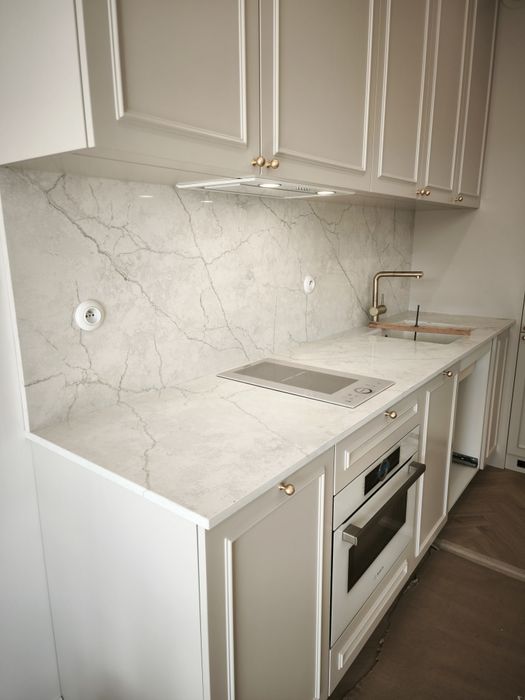 Blaty kuchenne i łazienkowe z kamienia naturlnego | Konglomerat