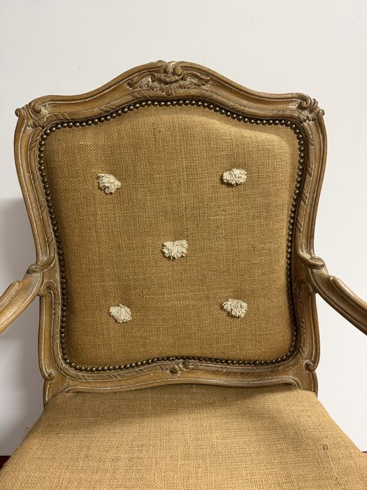 Cadeirão Bergère estilo Luís XV em madeira maciça