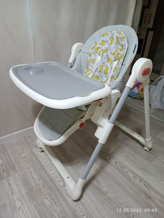 Столик для годування